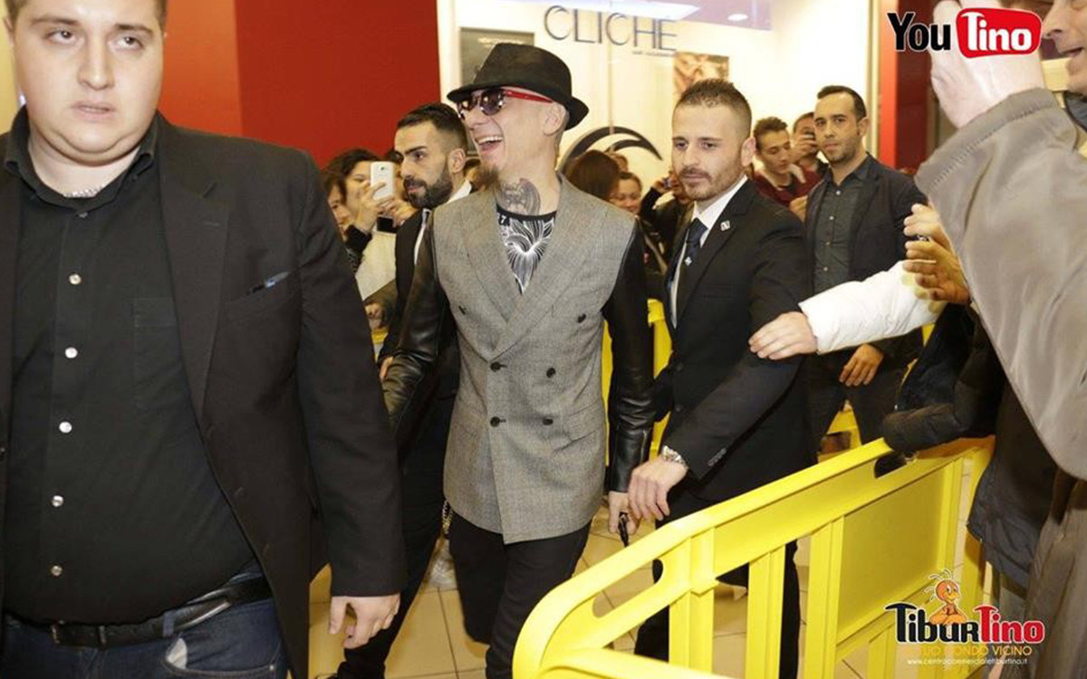  J-Ax: Tiburtino noleggio transenne in PVC